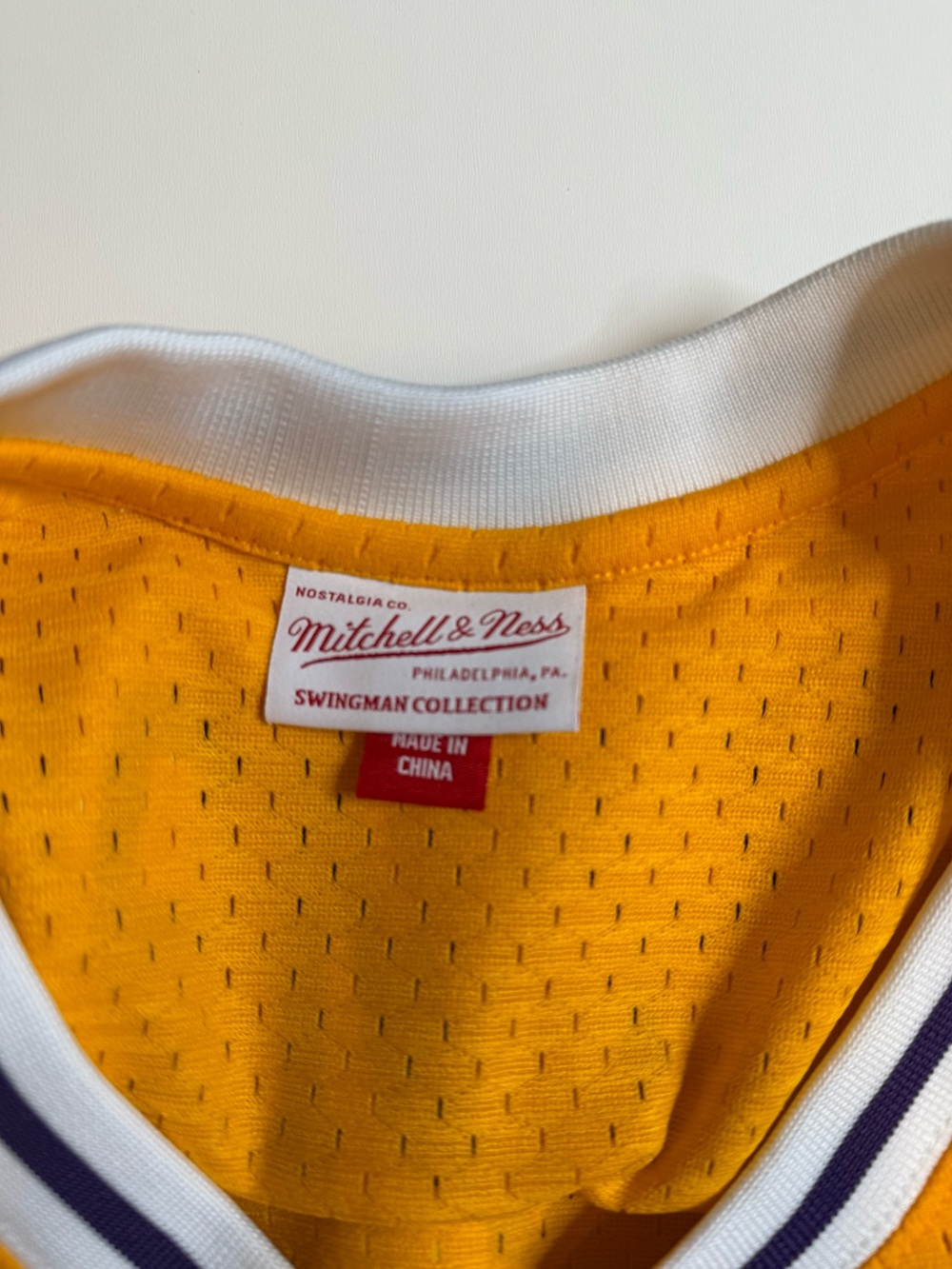 Mitchell & Ness Hardwood Classics Magic Johnson #32 Lakers Jersey - Picture 8 of 9